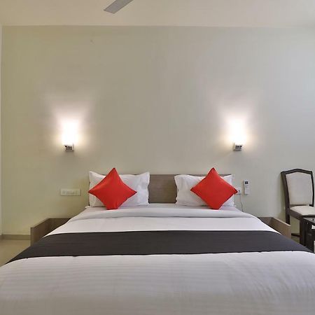 Capital O 47284 Atithi Resort Bharuch Esterno foto