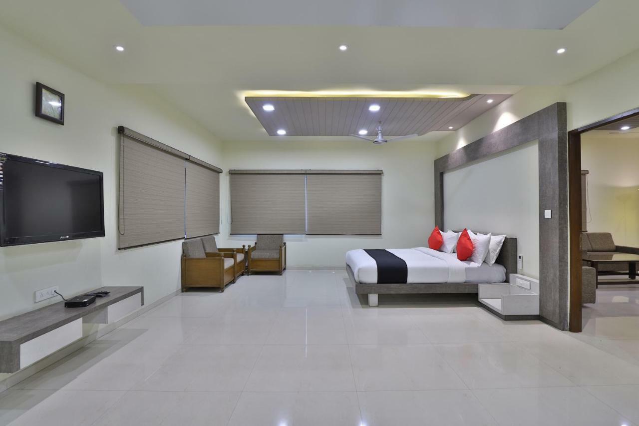 Capital O 47284 Atithi Resort Bharuch Esterno foto
