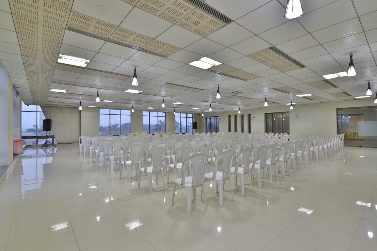 Capital O 47284 Atithi Resort Bharuch Esterno foto