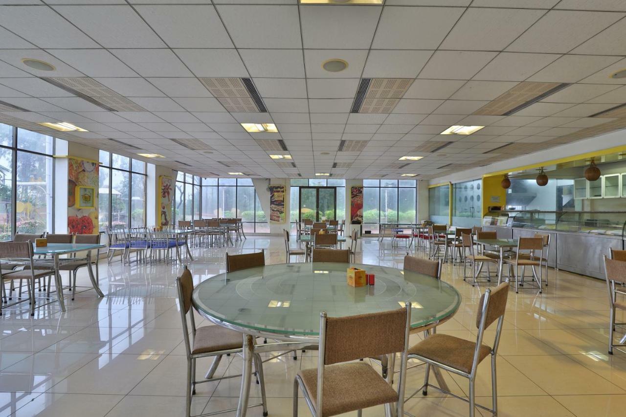 Capital O 47284 Atithi Resort Bharuch Esterno foto