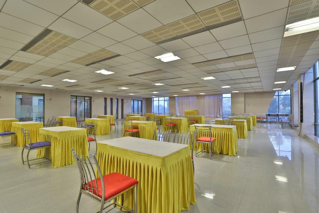 Capital O 47284 Atithi Resort Bharuch Esterno foto