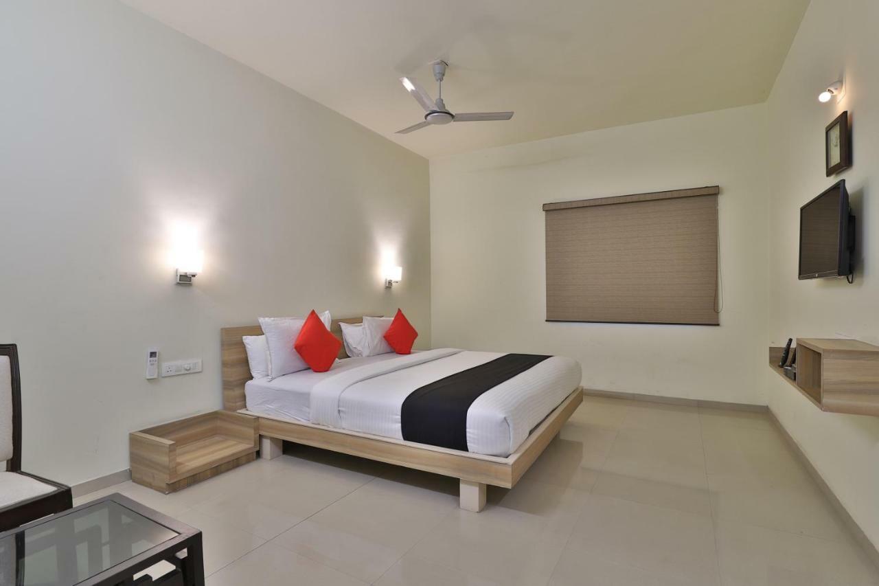Capital O 47284 Atithi Resort Bharuch Esterno foto