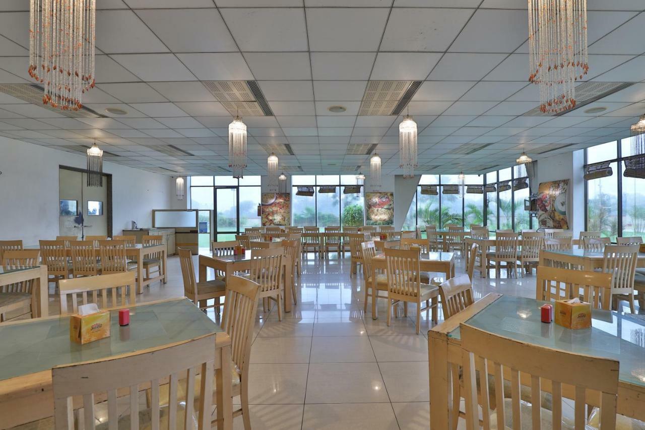 Capital O 47284 Atithi Resort Bharuch Esterno foto
