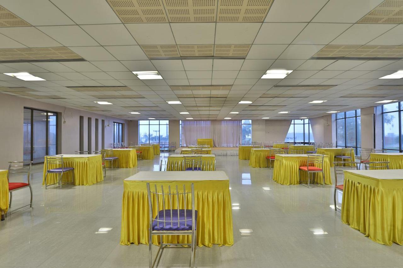 Capital O 47284 Atithi Resort Bharuch Esterno foto
